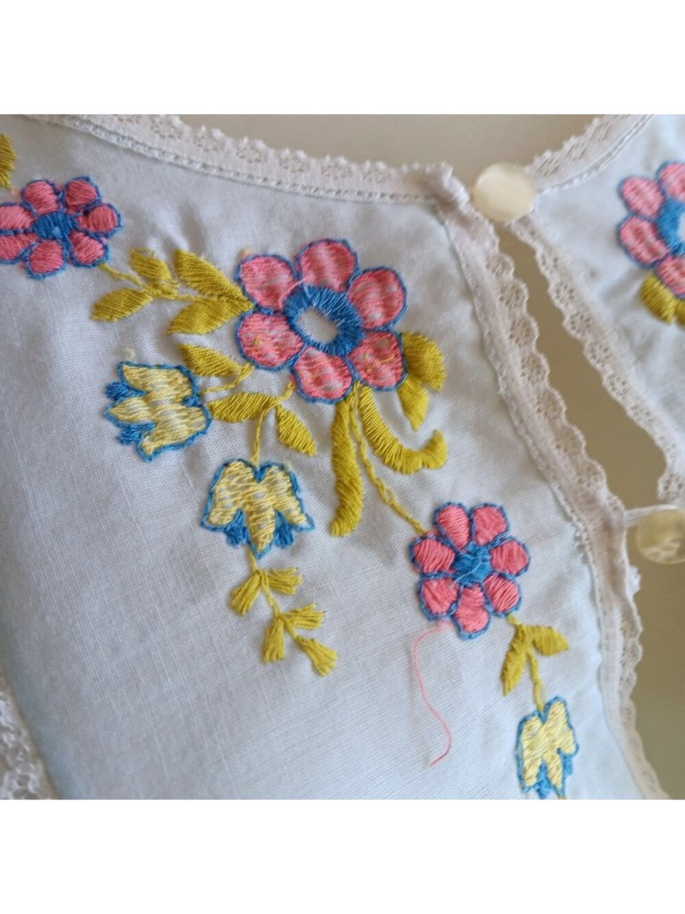 Peasant 1970's Vintage Sleeveless Top Women's M/L Floral Embroidery Lace Detail